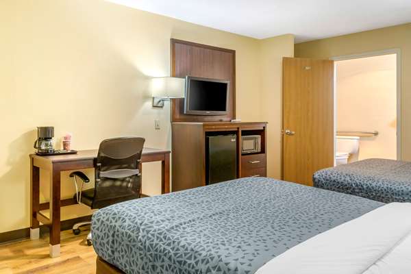  - Econo Lodge Albuquerque West - I-40, Exit 155