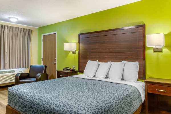  - Econo Lodge Albuquerque West - I-40, Exit 155