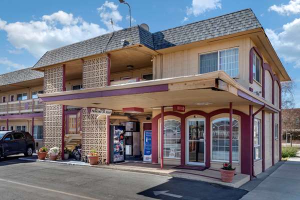 Exterior view - Econo Lodge Fallon