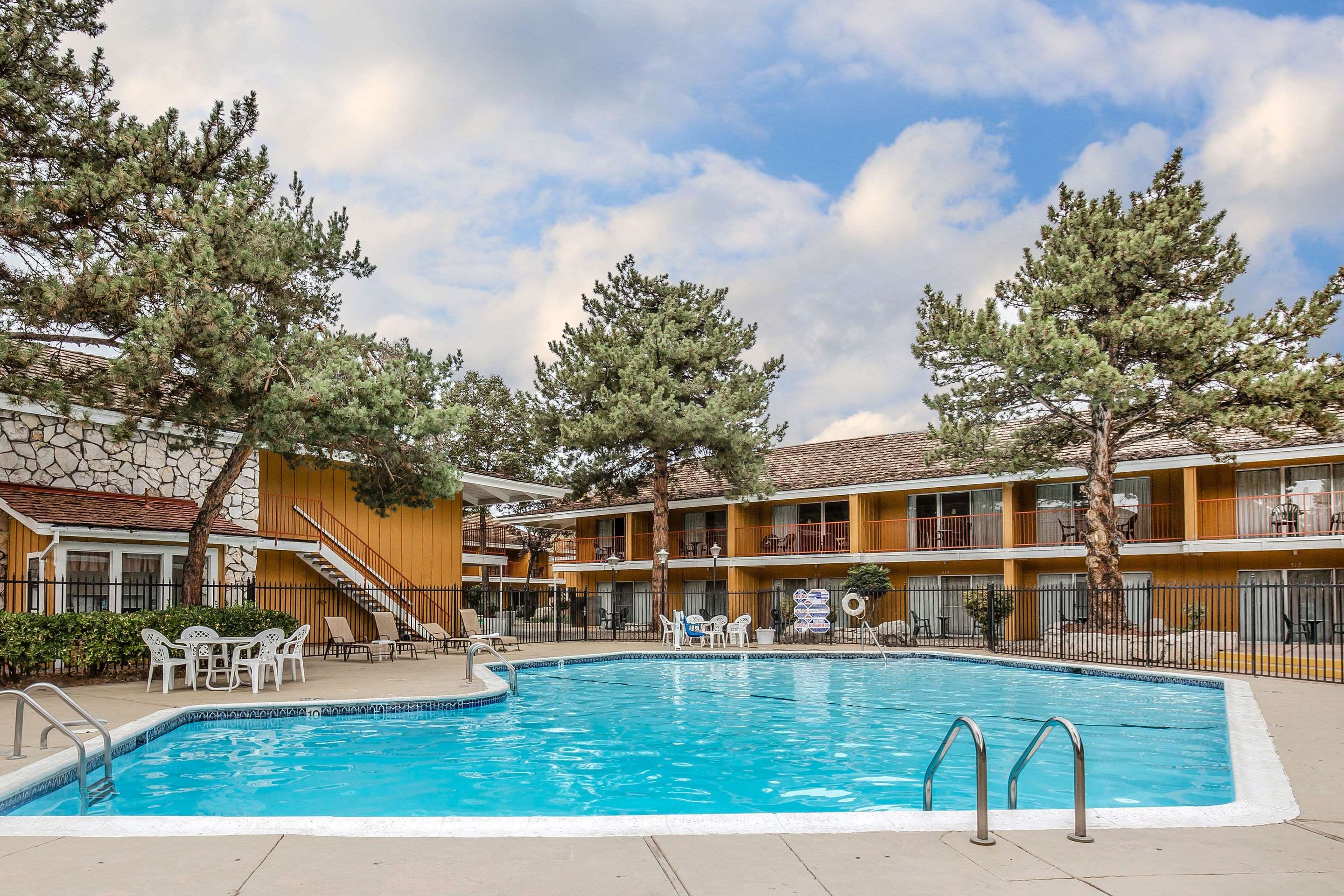 Relax by the pool | Econo Lodge Reno-Sparks Convention Center