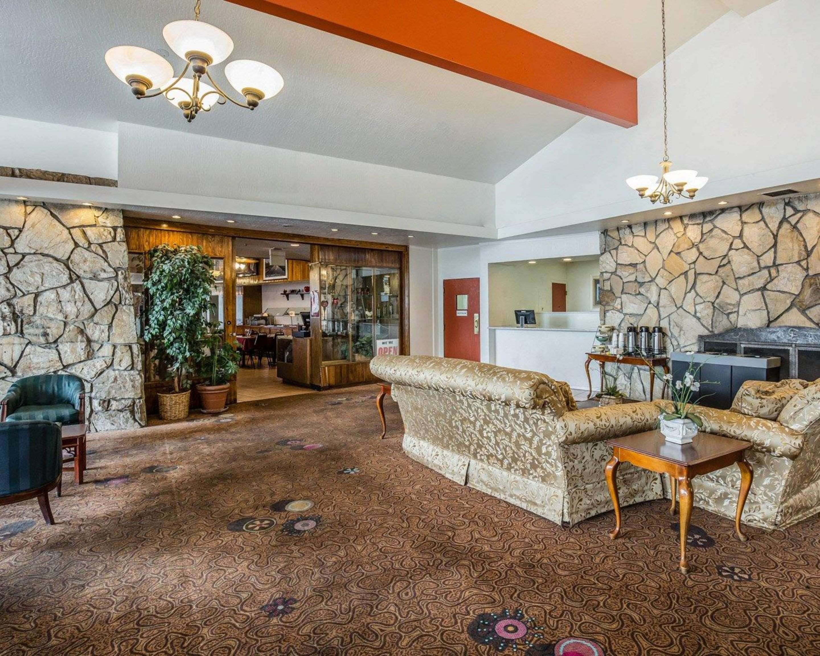 Hotel lobby | Econo Lodge Reno-Sparks Convention Center