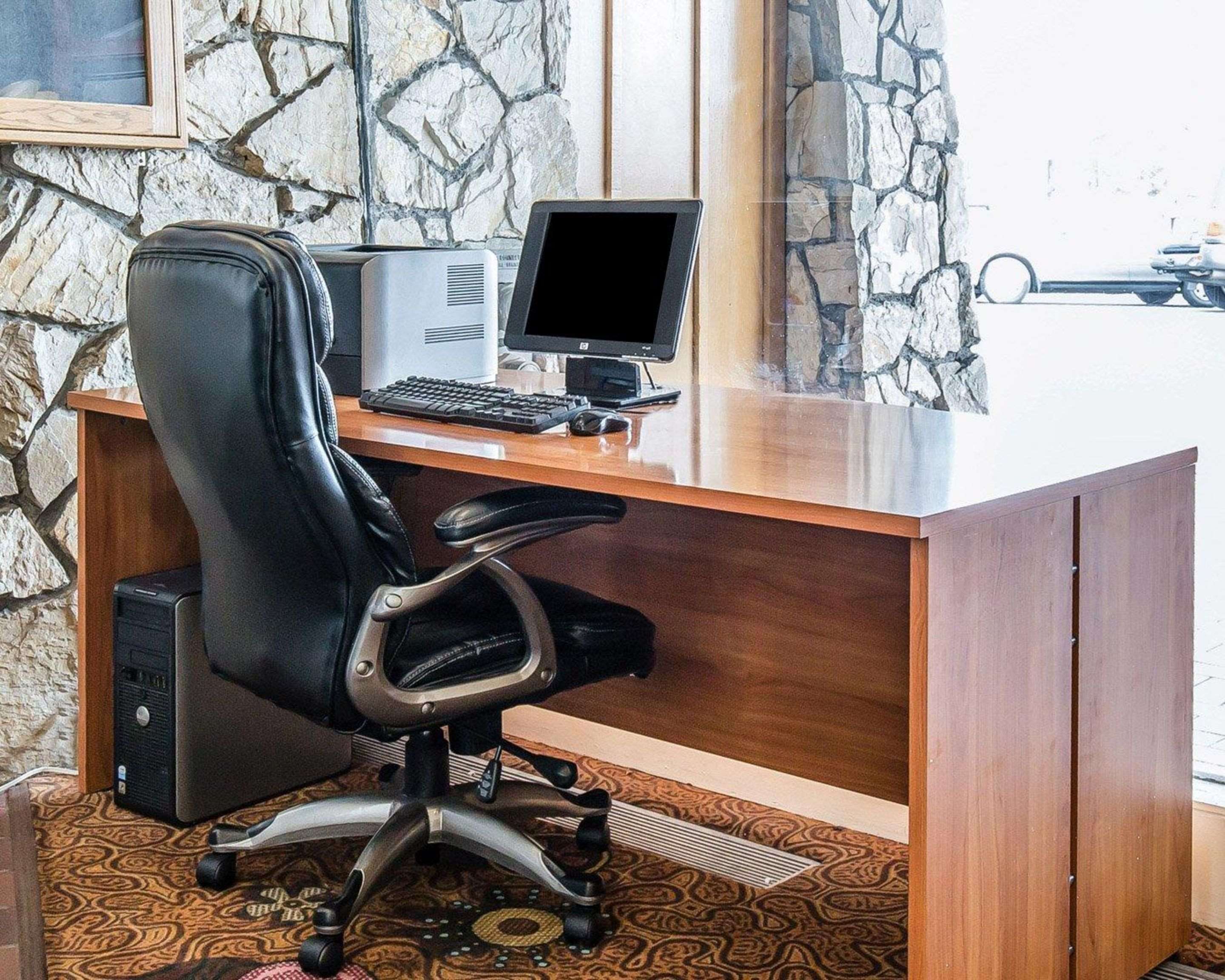 Business center with high-speed Internet access | Econo Lodge Reno-Sparks Convention Center
