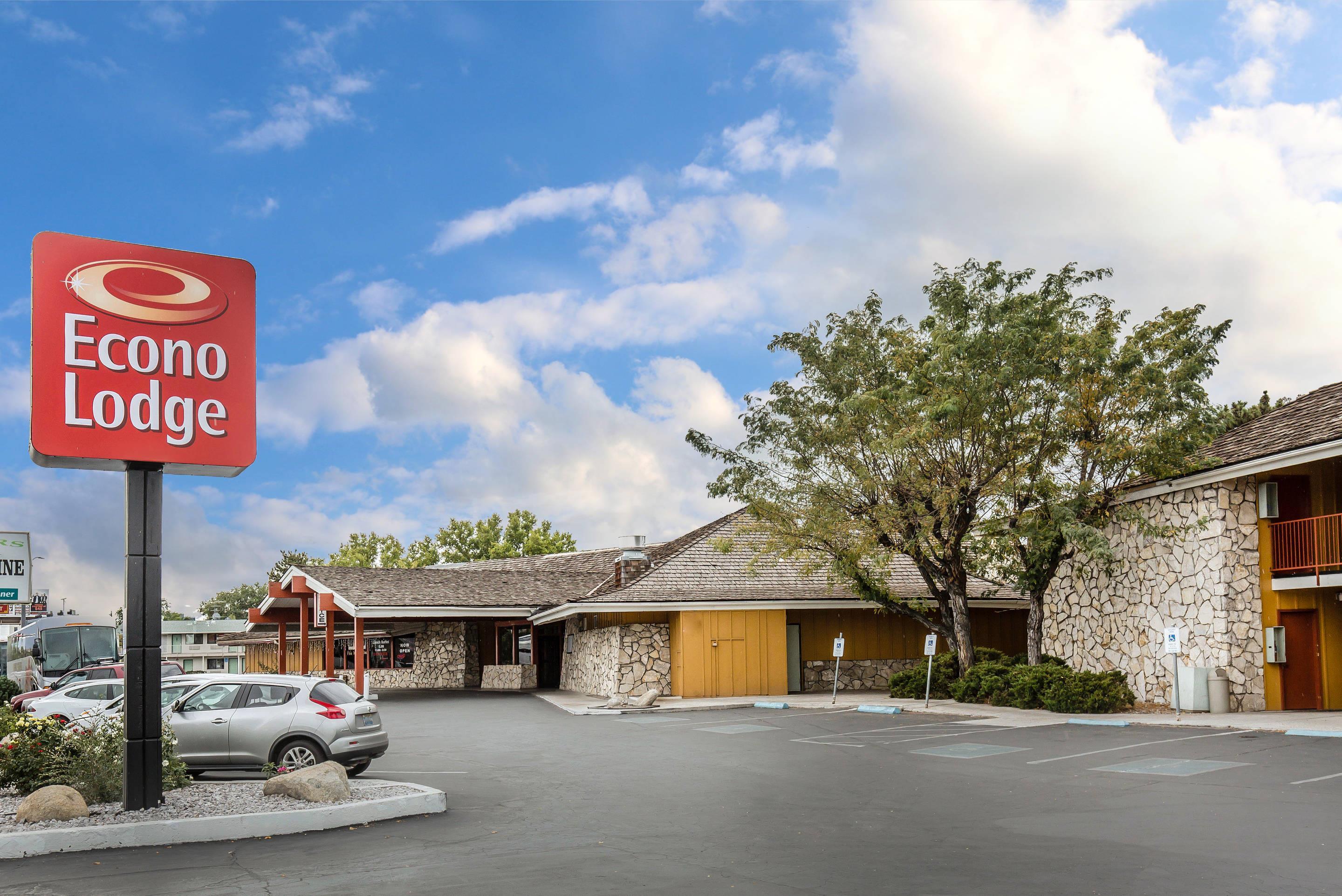 Hotel exterior | Econo Lodge Reno-Sparks Convention Center