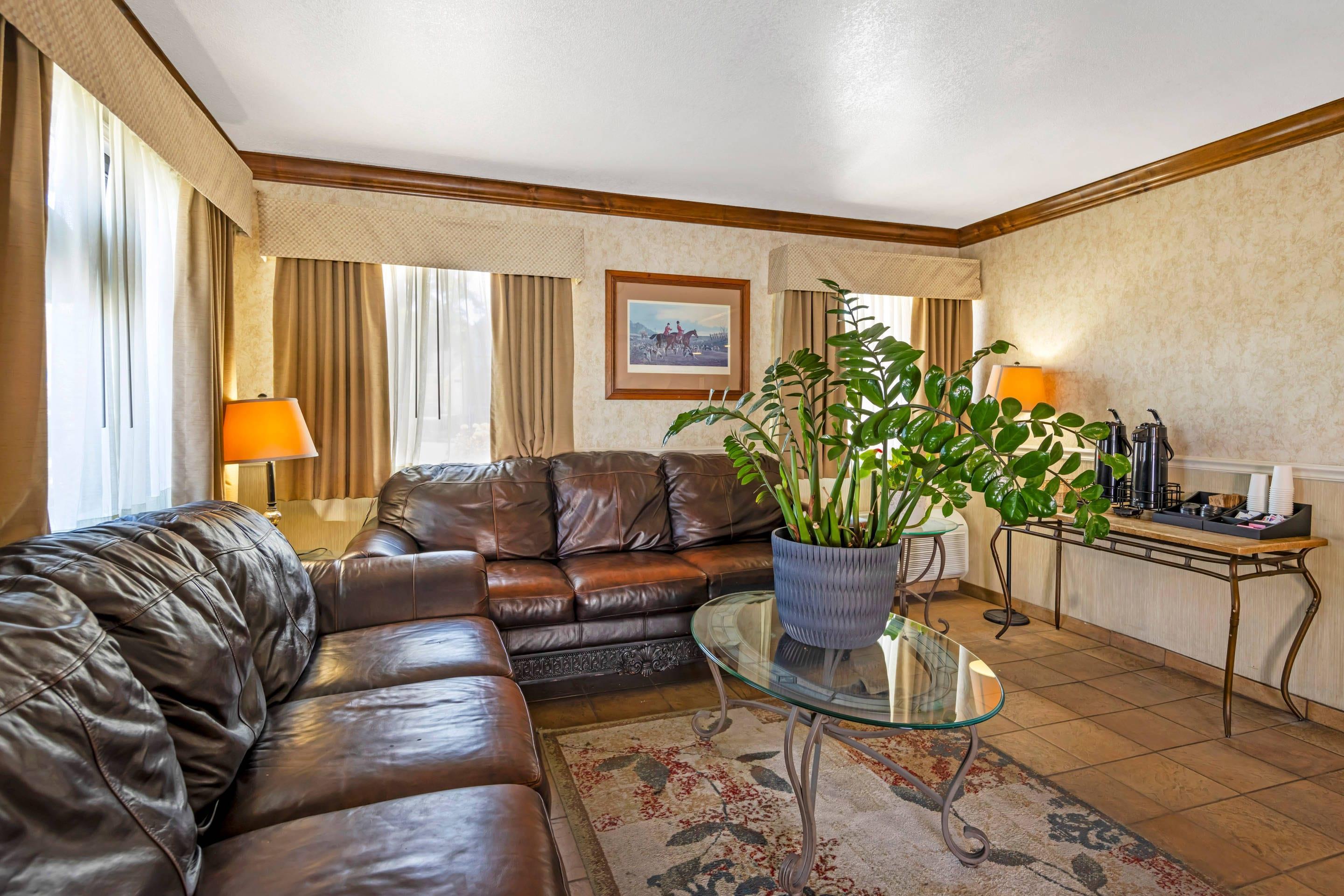 Spacious lobby with sitting area | Rodeway Inn at Nevada State Capitol Carson City