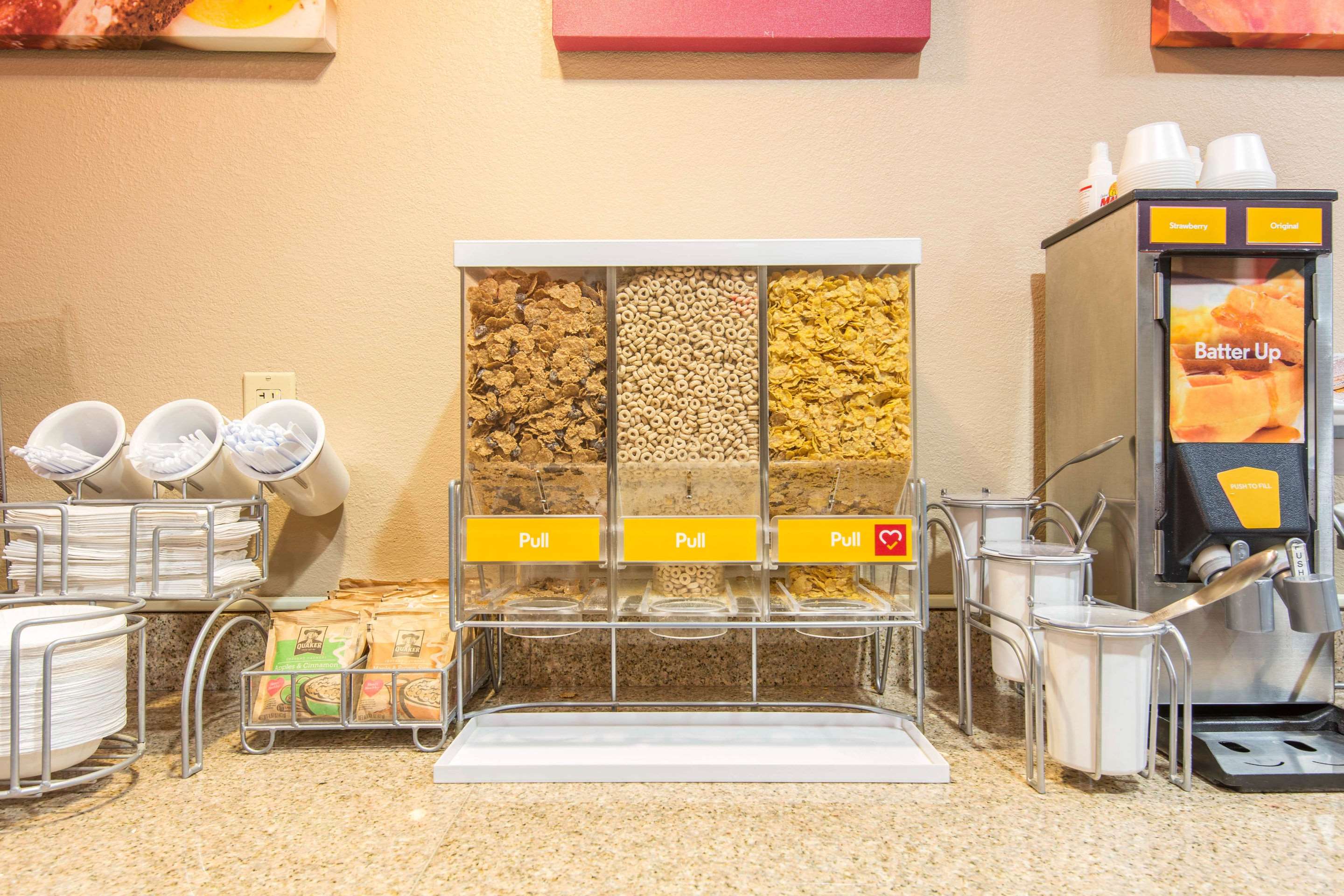 Breakfast area | Comfort Suites Rochester Henrietta University Area