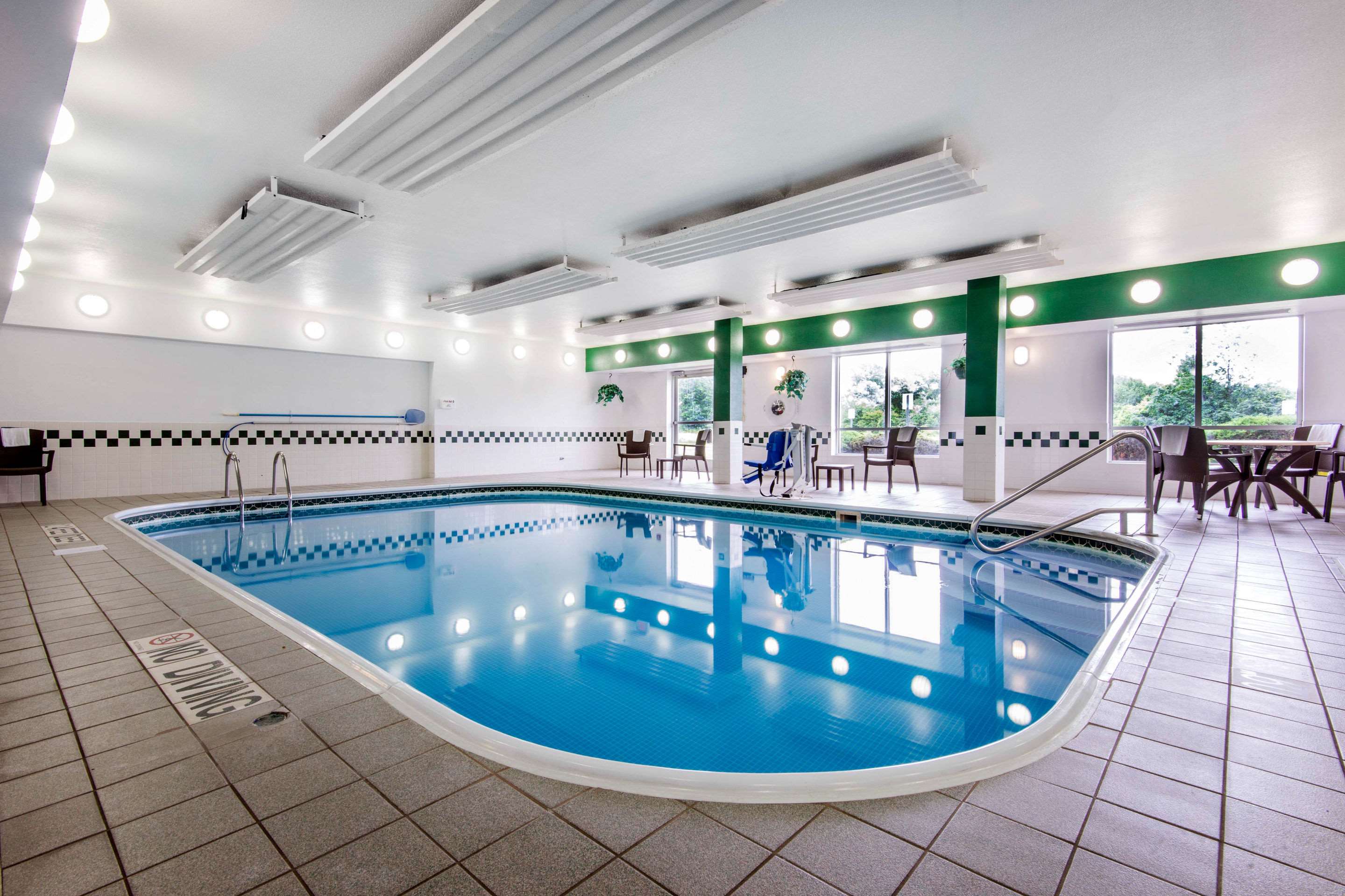 Indoor pool | Comfort Suites Rochester Henrietta University Area