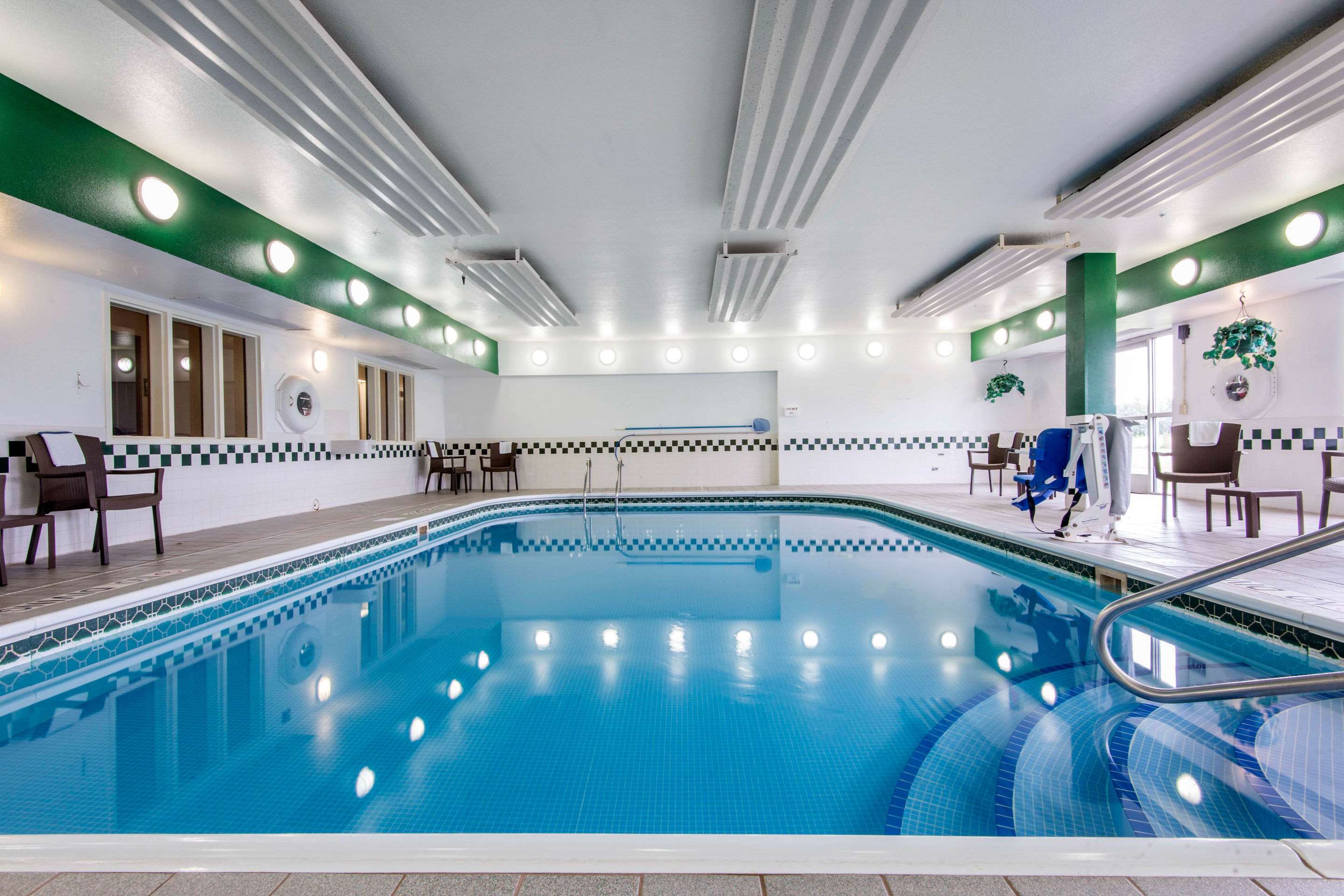 Indoor pool | Comfort Suites Rochester Henrietta University Area