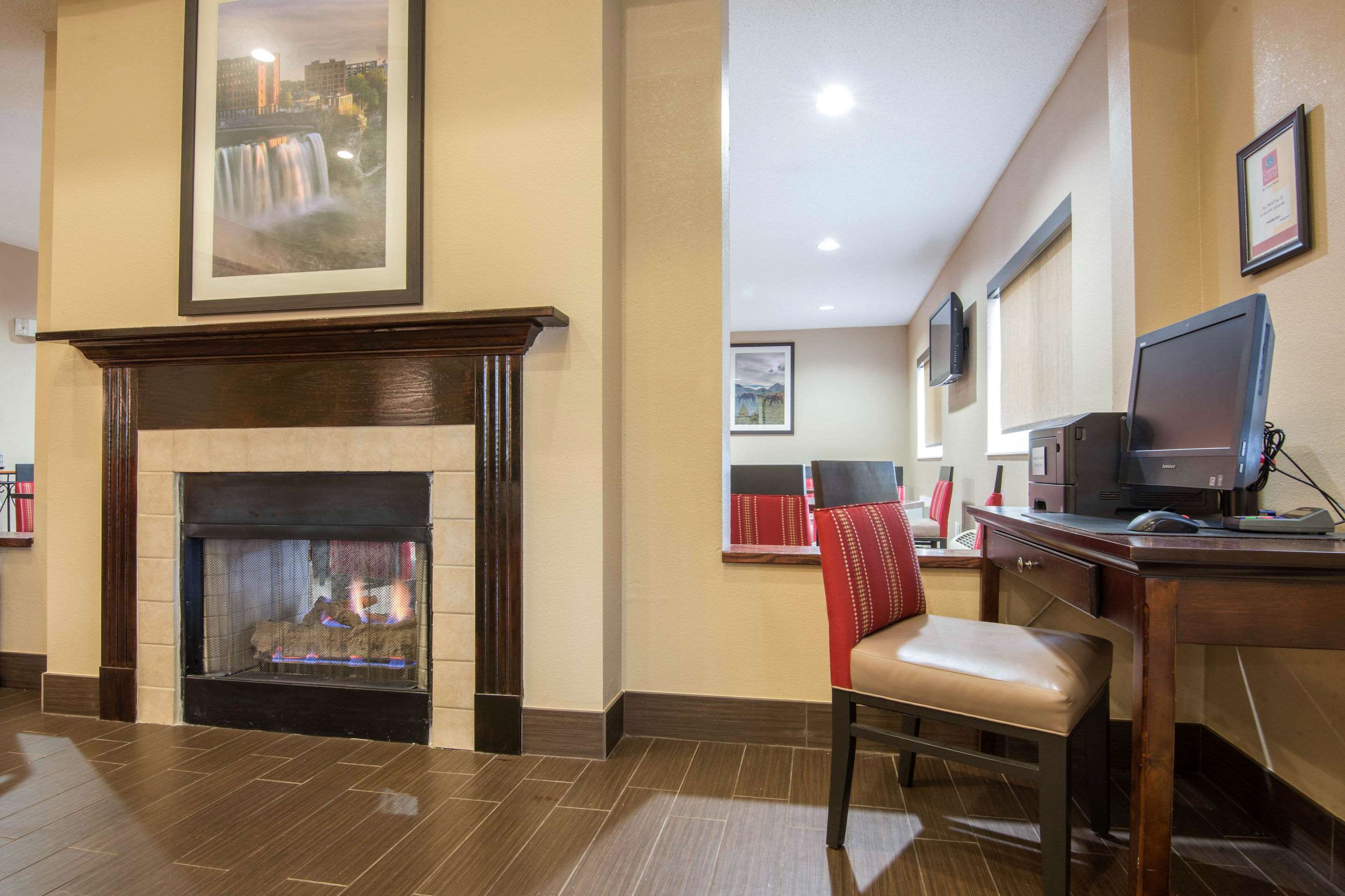 Computer in the lobby | Comfort Suites Rochester Henrietta University Area