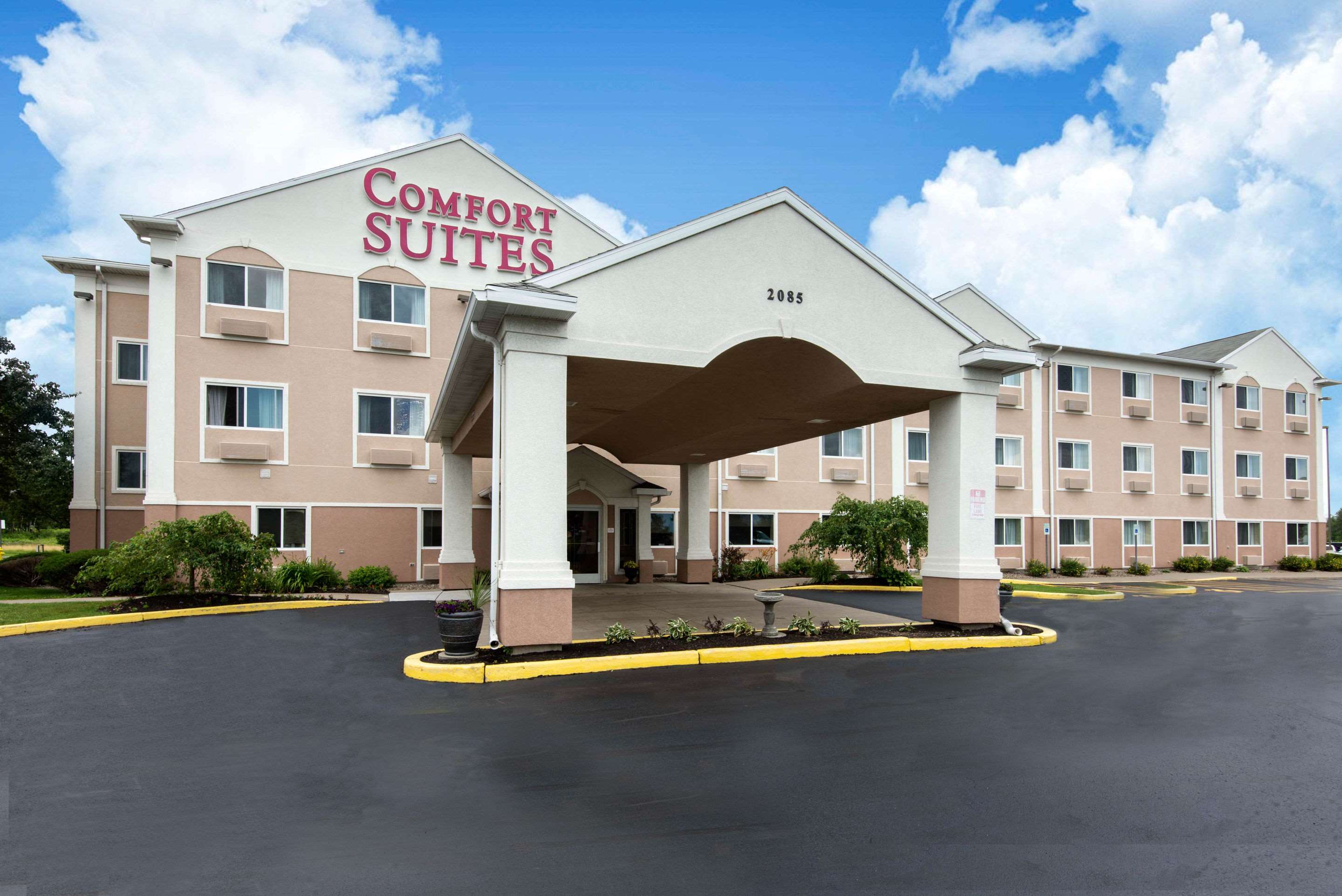 Hotel exterior | Comfort Suites Rochester Henrietta University Area