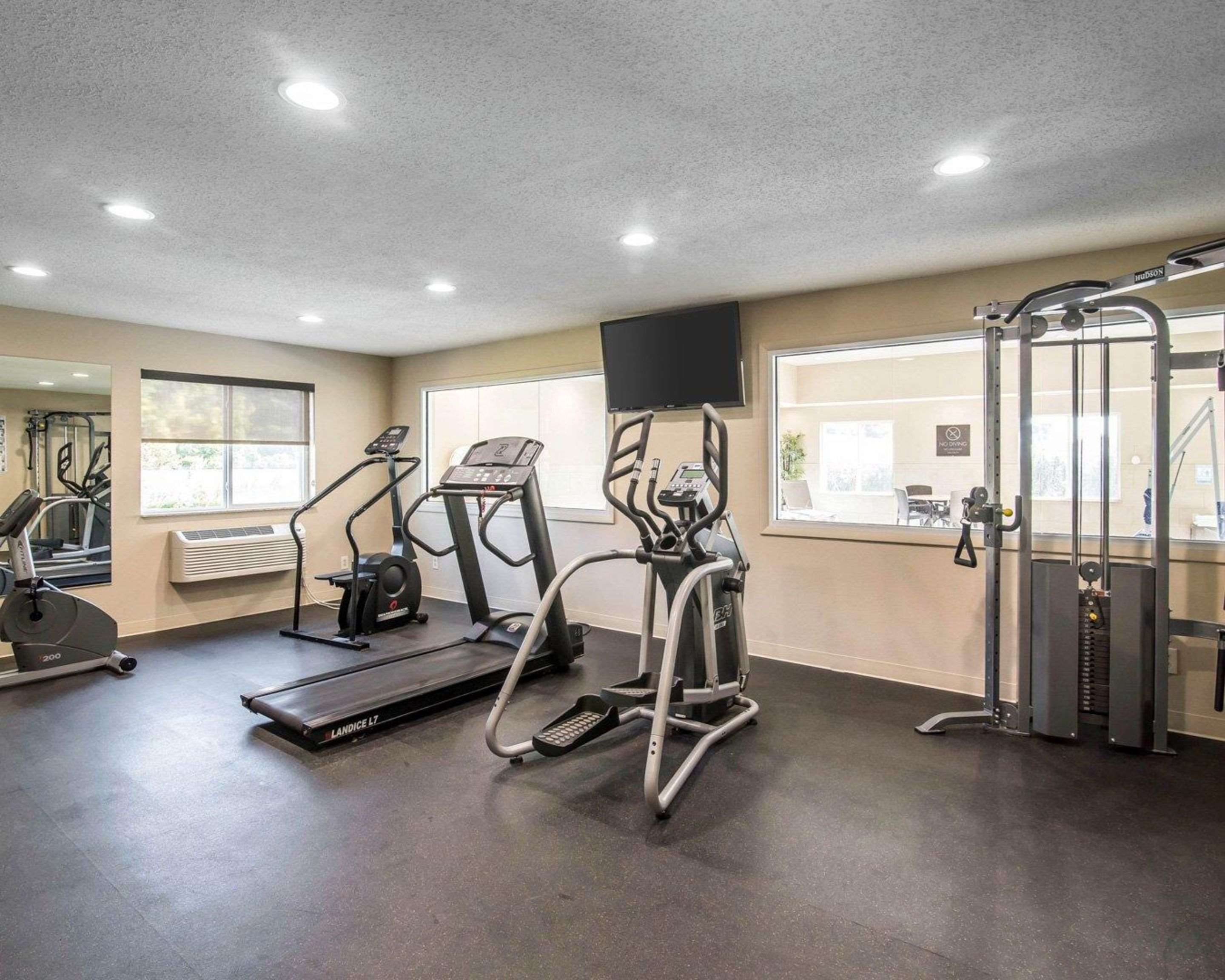 Exercise room with cardio equipment