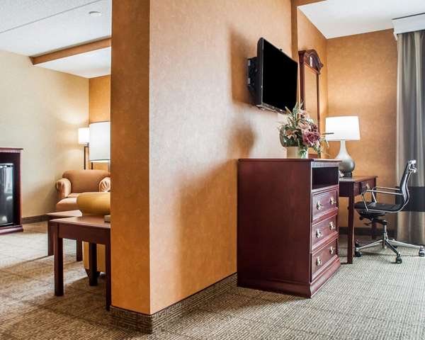Suite - Quality Inn Cheektowaga - I-190, Exit 1