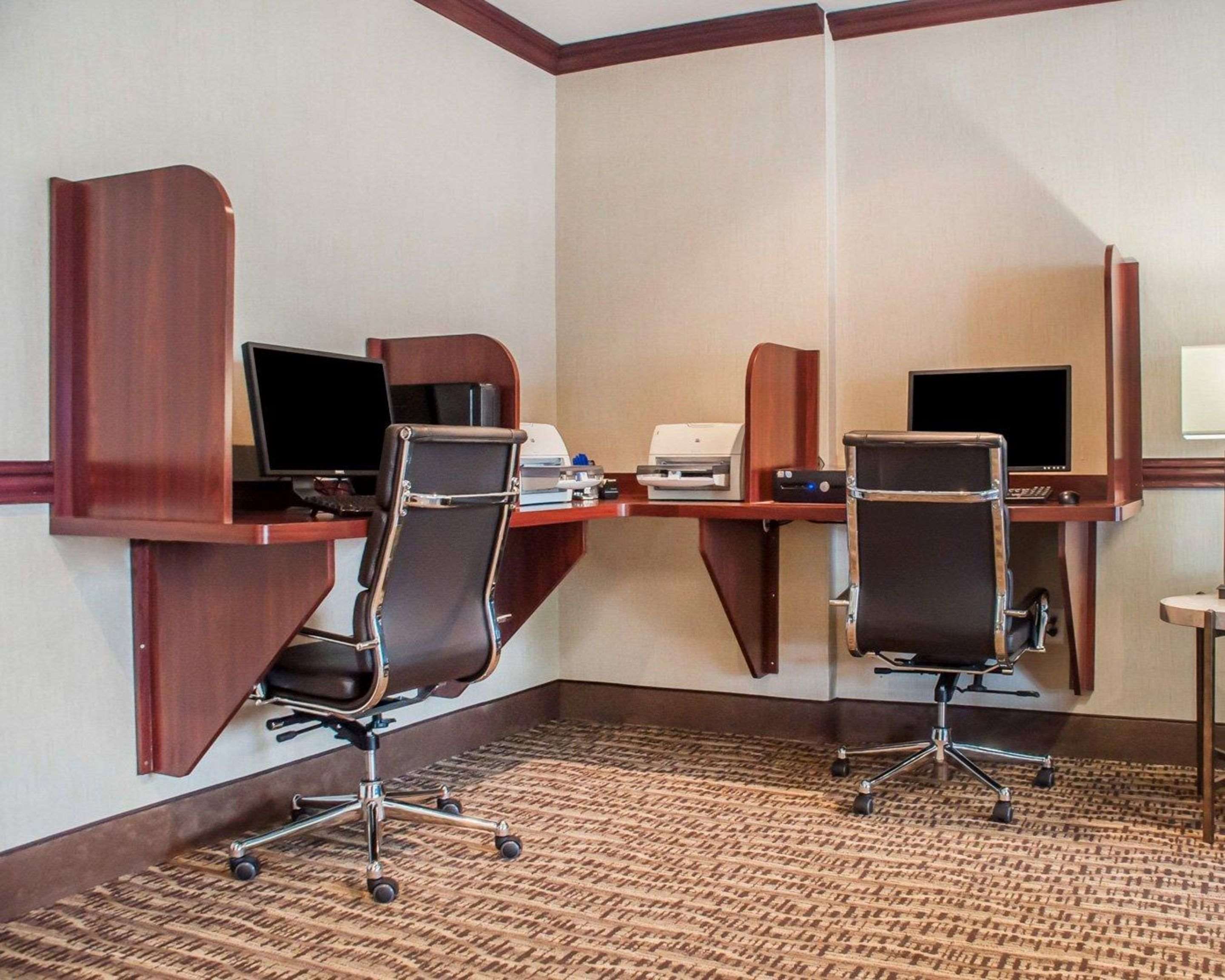 Business center | Quality Inn Near Walden Galleria Mall