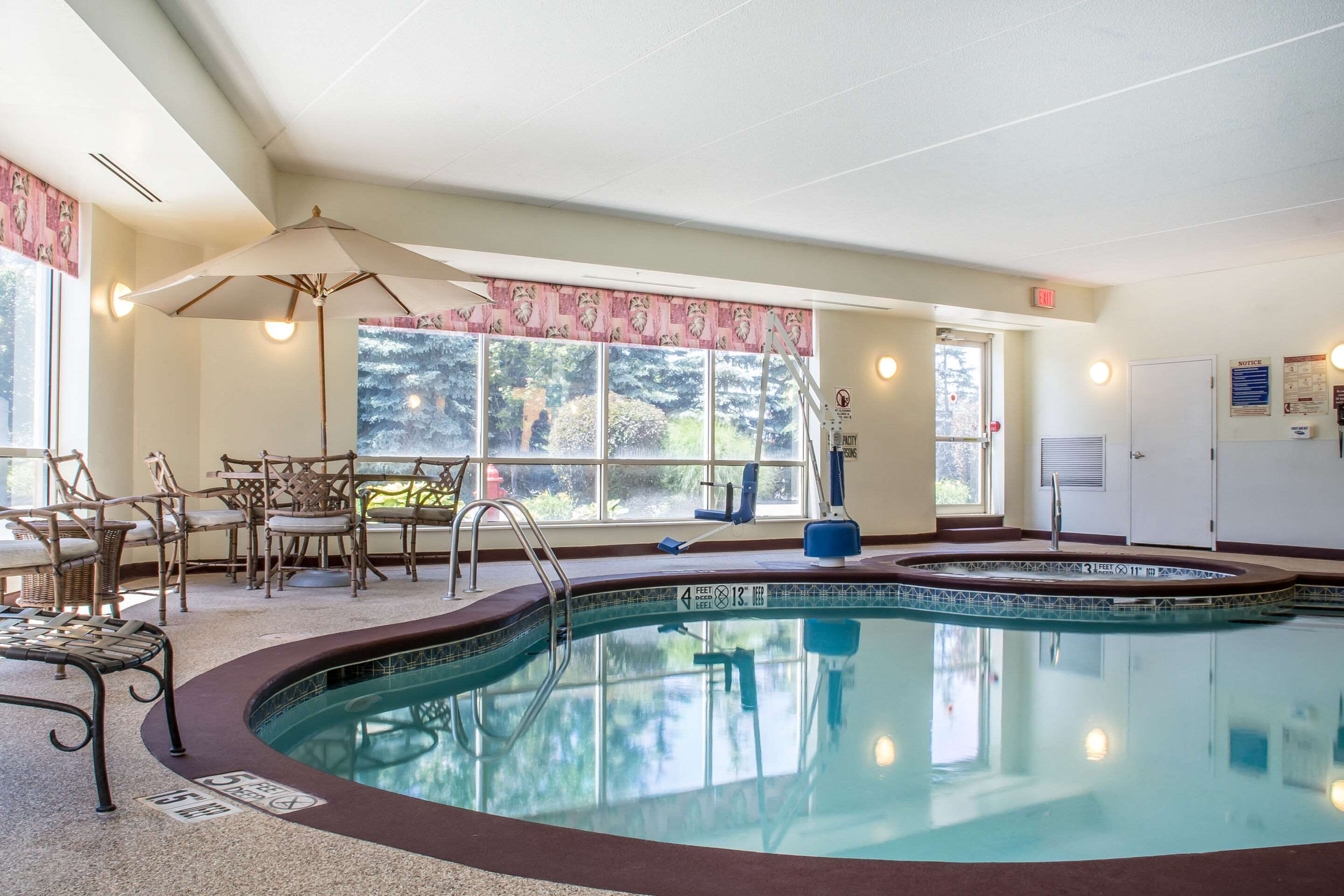 Indoor pool | Sleep Inn