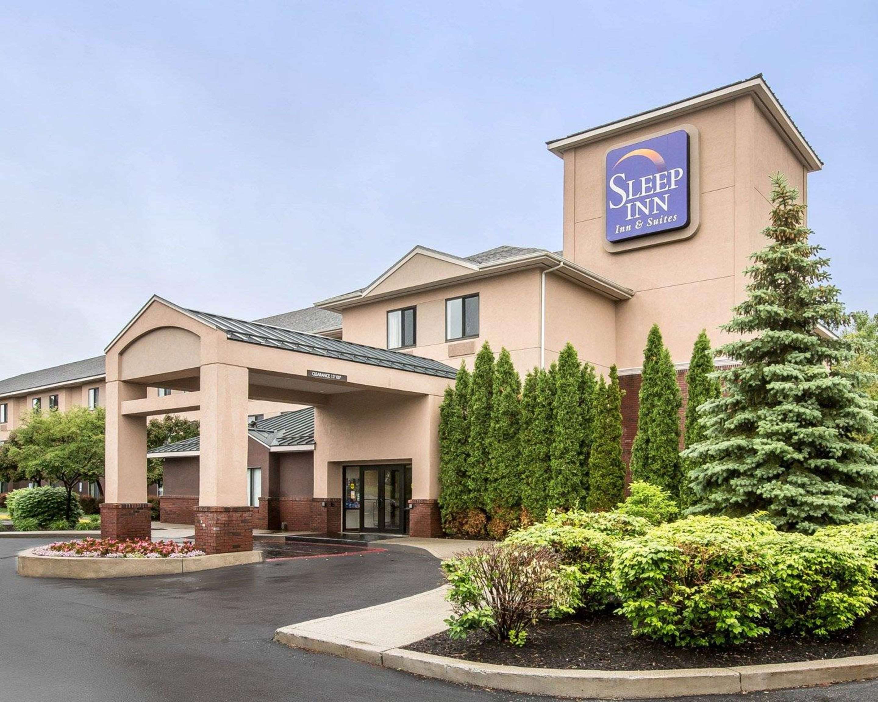 Beautifully landscaped hotel | Sleep Inn & Suites Queensbury - Lake George