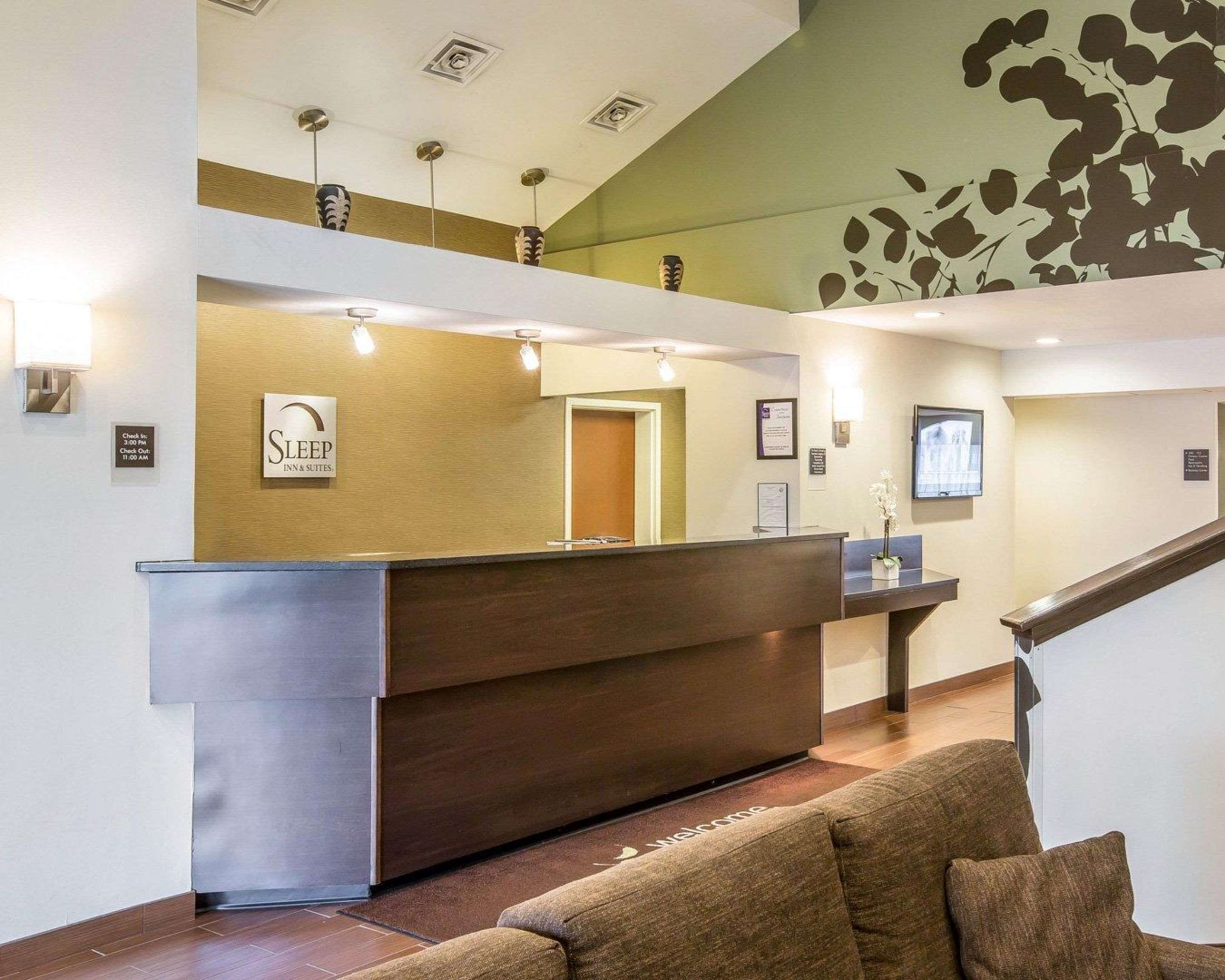 Front desk | Sleep Inn & Suites Queensbury - Lake George
