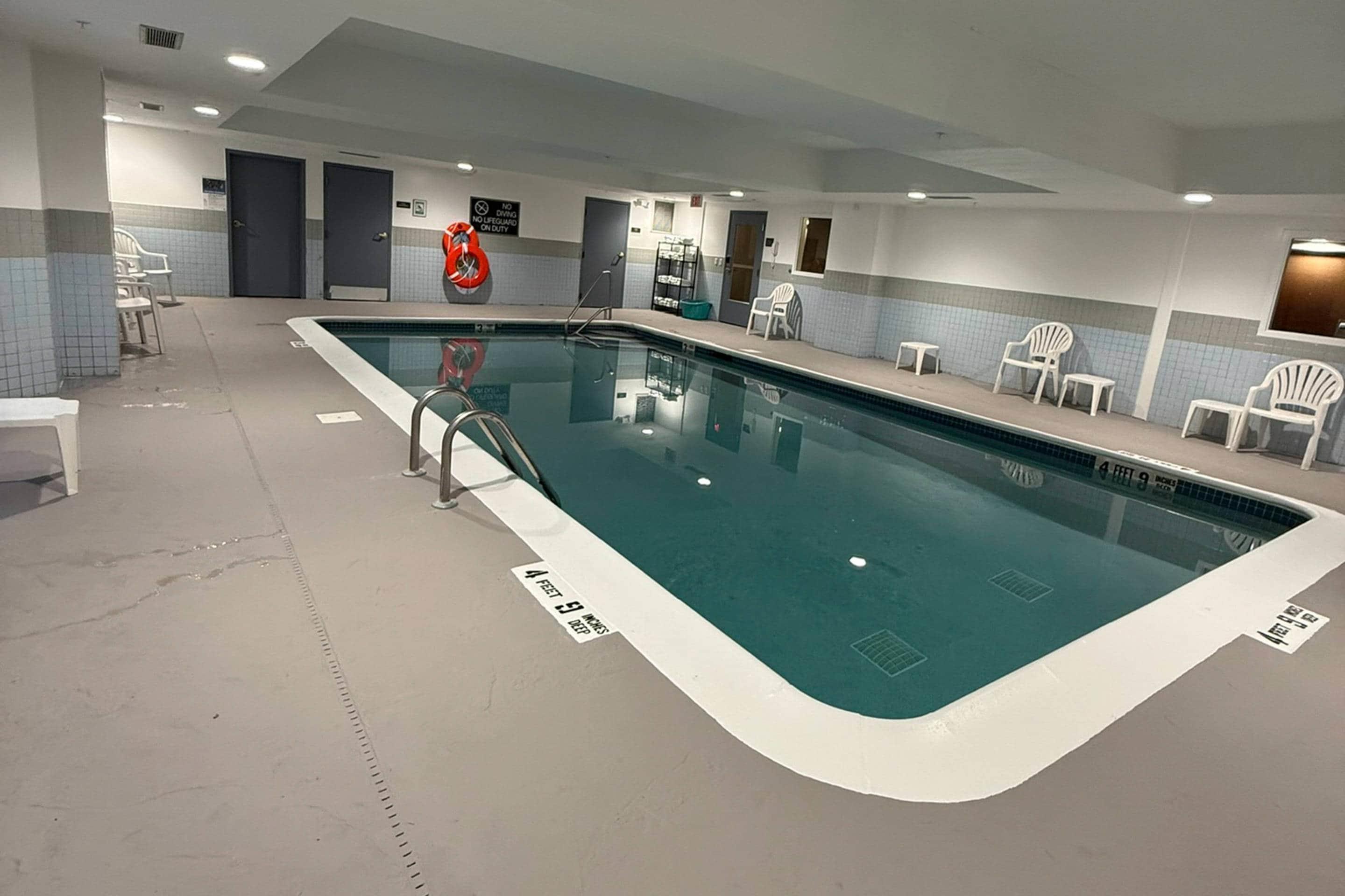 Indoor pool | Sleep Inn & Suites Queensbury - Lake George