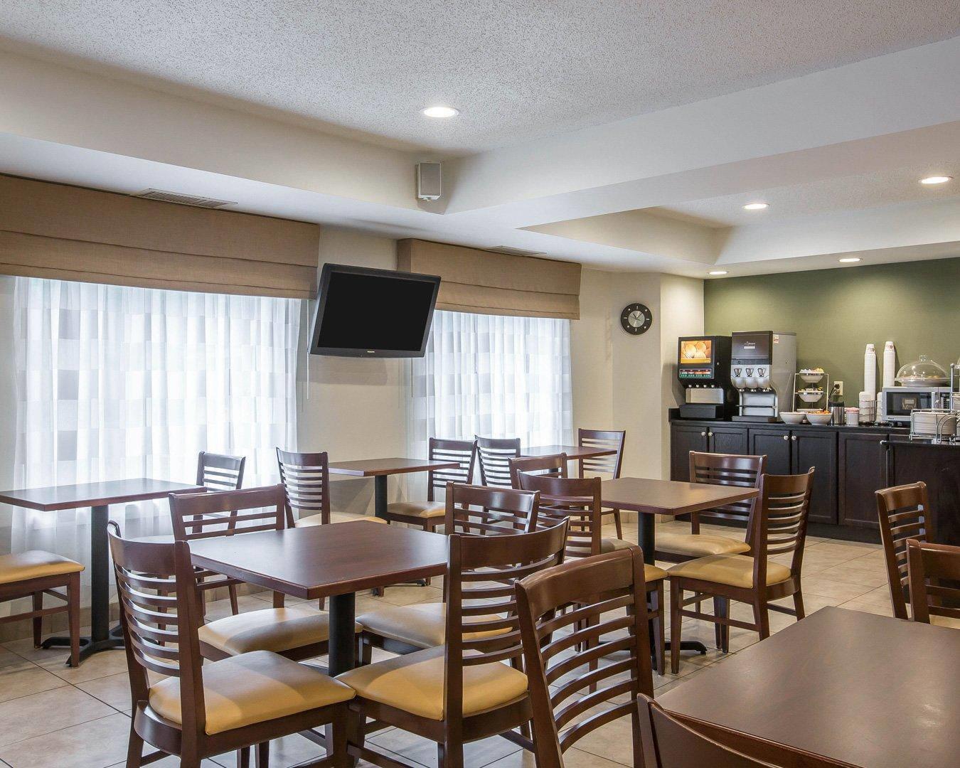 Breakfast area | Sleep Inn & Suites Queensbury - Lake George
