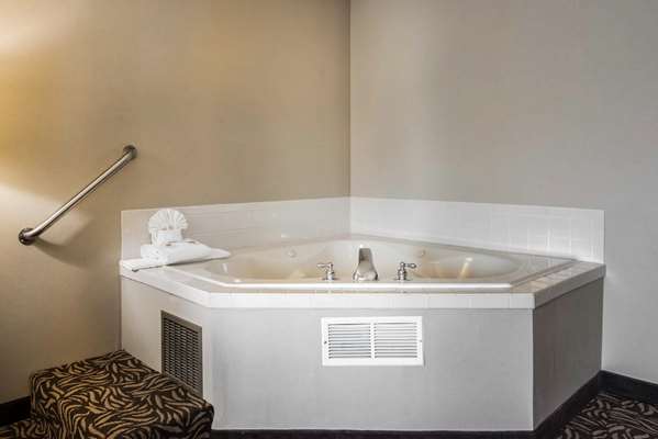  - Clarion Inn & Suites Cortland - I-81, Exit 11