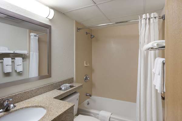  - Quality Inn Central Albany - I-87, Exit 2