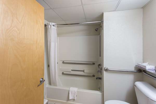  - Quality Inn Central Albany - I-87, Exit 2