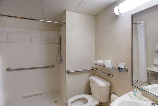 - Quality Inn Central Albany - I-87, Exit 2