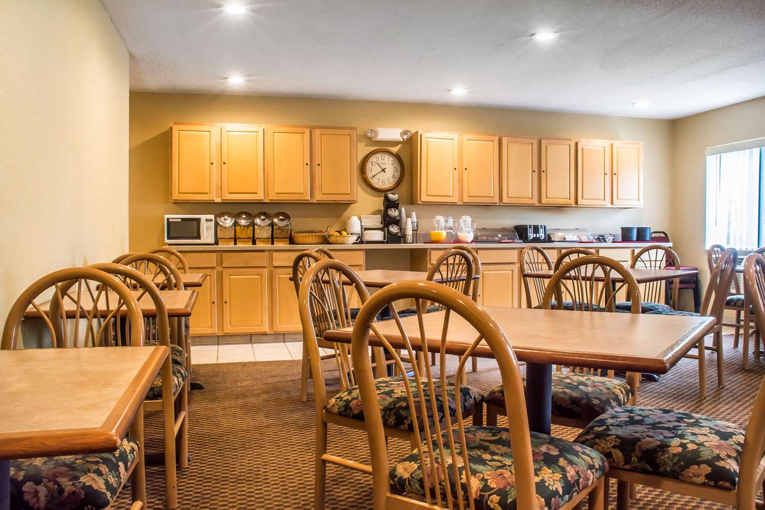 Econo Lodge Painted Post, NY See Discounts