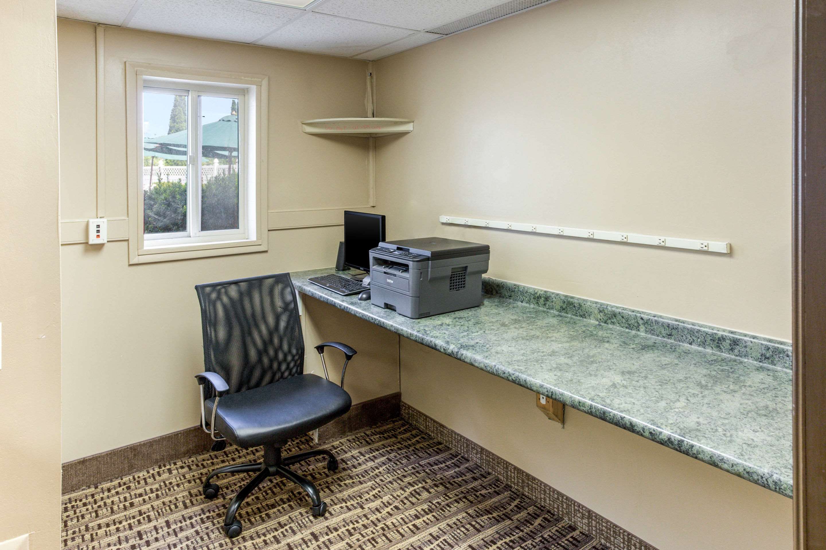 Business center | Quality Inn & Suites Plattsburgh