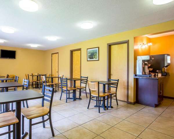 Amenities - Econo Lodge Massena