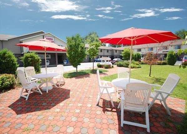  - Econo Lodge Massena