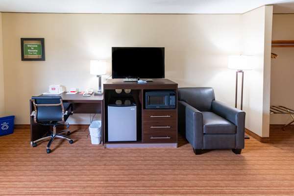  - Econo Lodge Massena