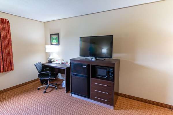  - Econo Lodge Massena