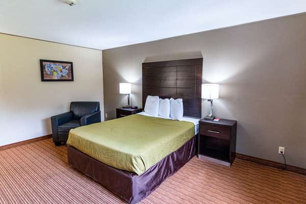  - Econo Lodge Massena