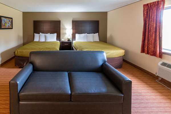  - Econo Lodge Massena