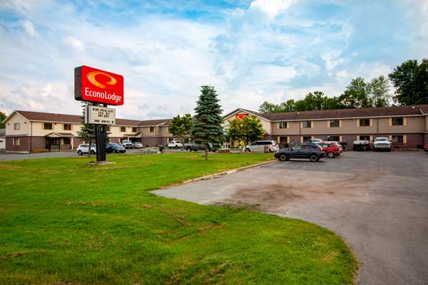 Exterior view - Econo Lodge Massena