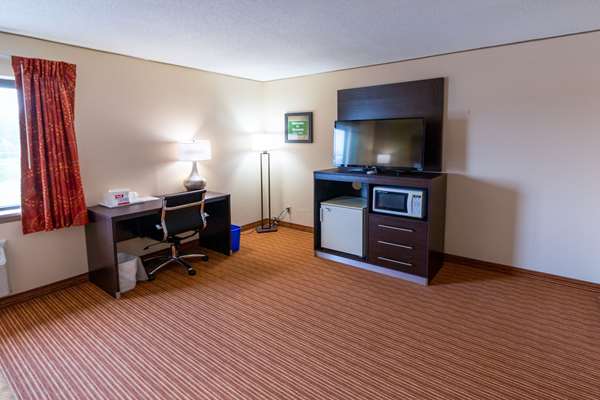  - Econo Lodge Massena