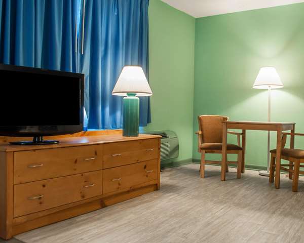  - Econo Lodge South Blasdell