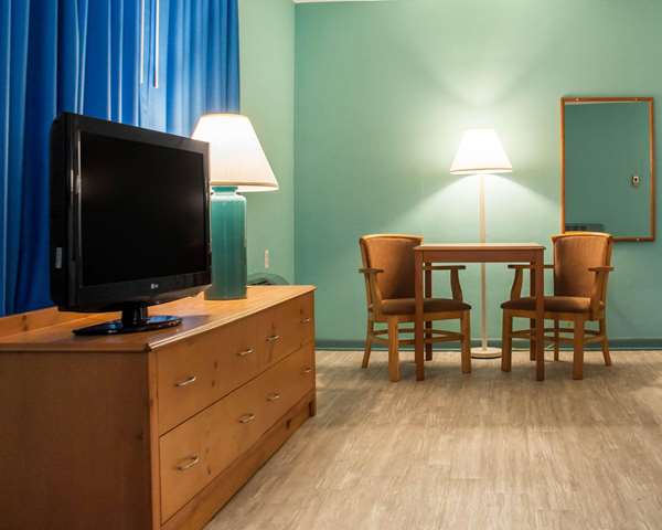  - Econo Lodge South Blasdell