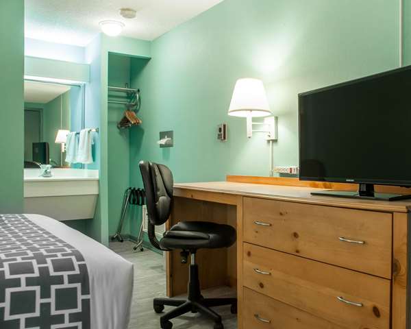  - Econo Lodge South Blasdell