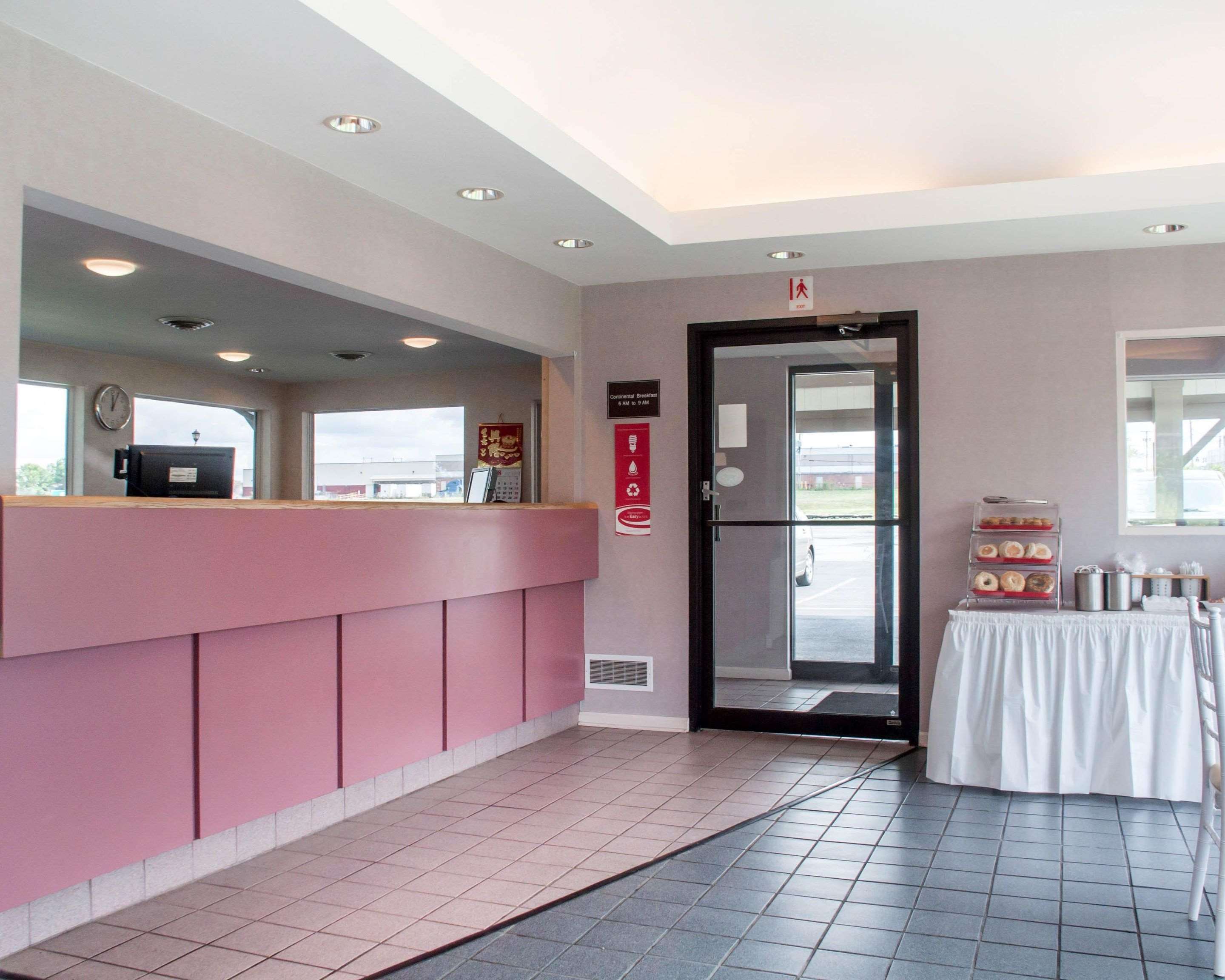 Lobby | Econo Lodge South