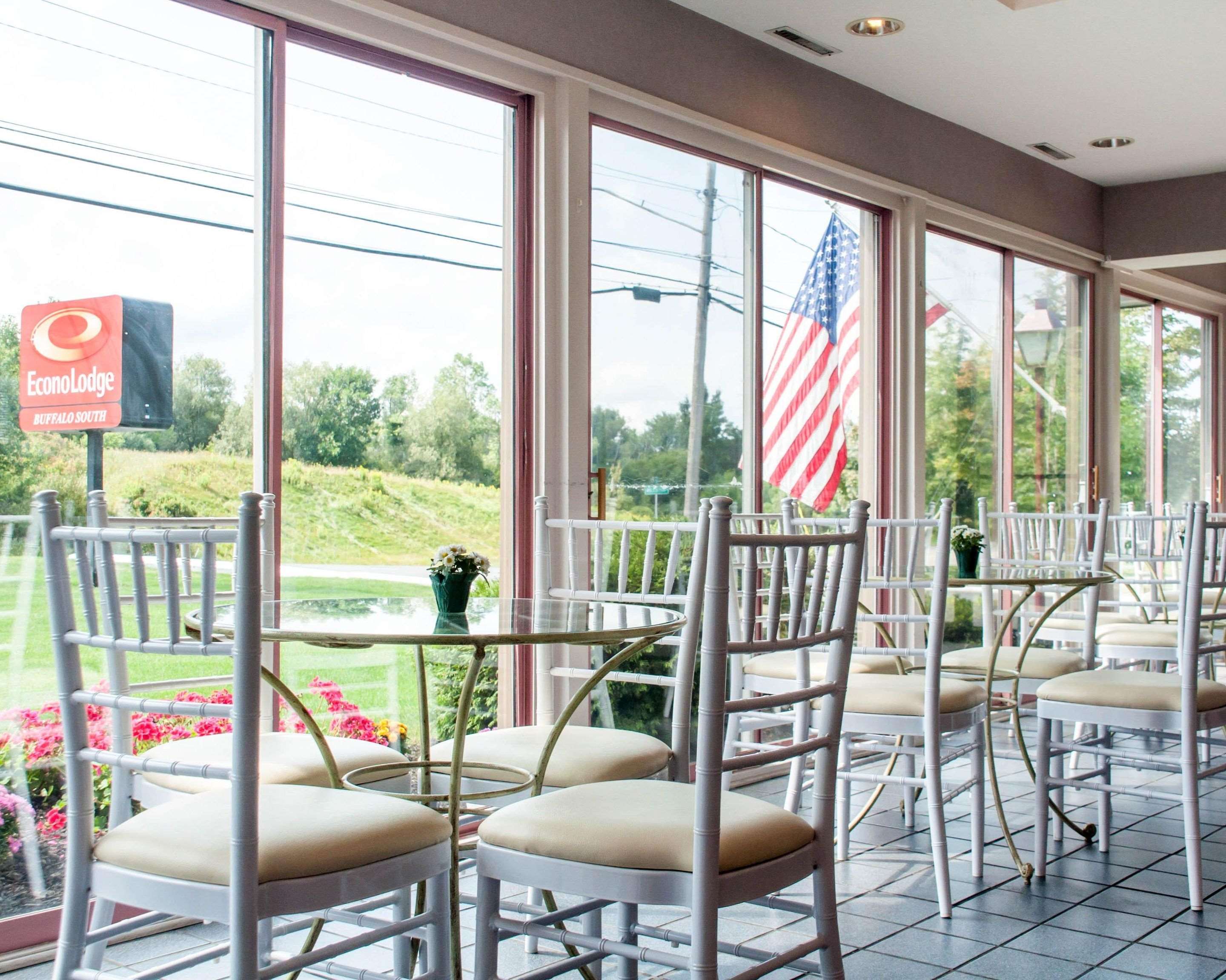 Breakfast room | Econo Lodge South