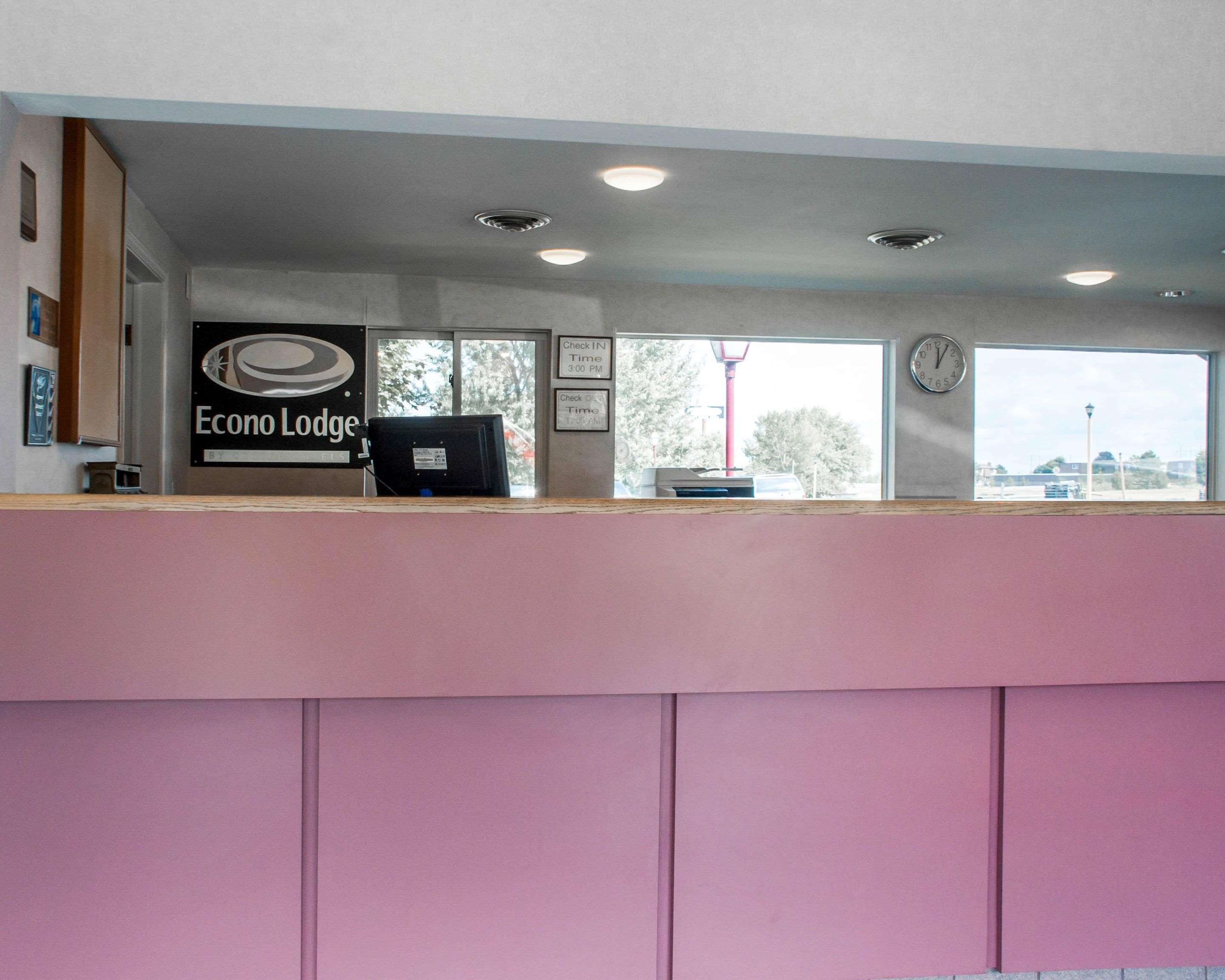 Front desk | Econo Lodge South