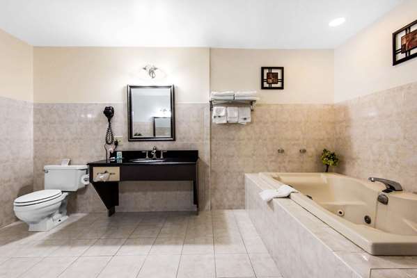  - Quality Inn Niagara Falls