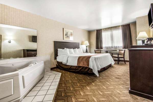 Suite - Quality Inn Niagara Falls