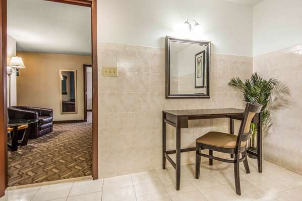 Suite - Quality Inn Niagara Falls