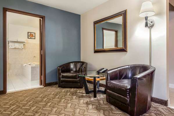 Suite - Quality Inn Niagara Falls