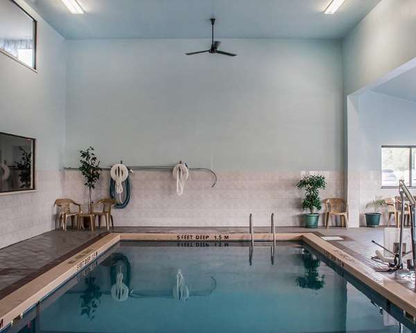 Pool - Quality Inn Niagara Falls