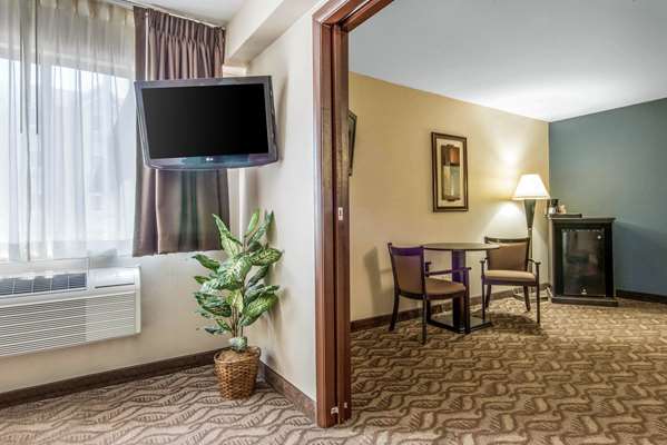 Suite - Quality Inn Niagara Falls