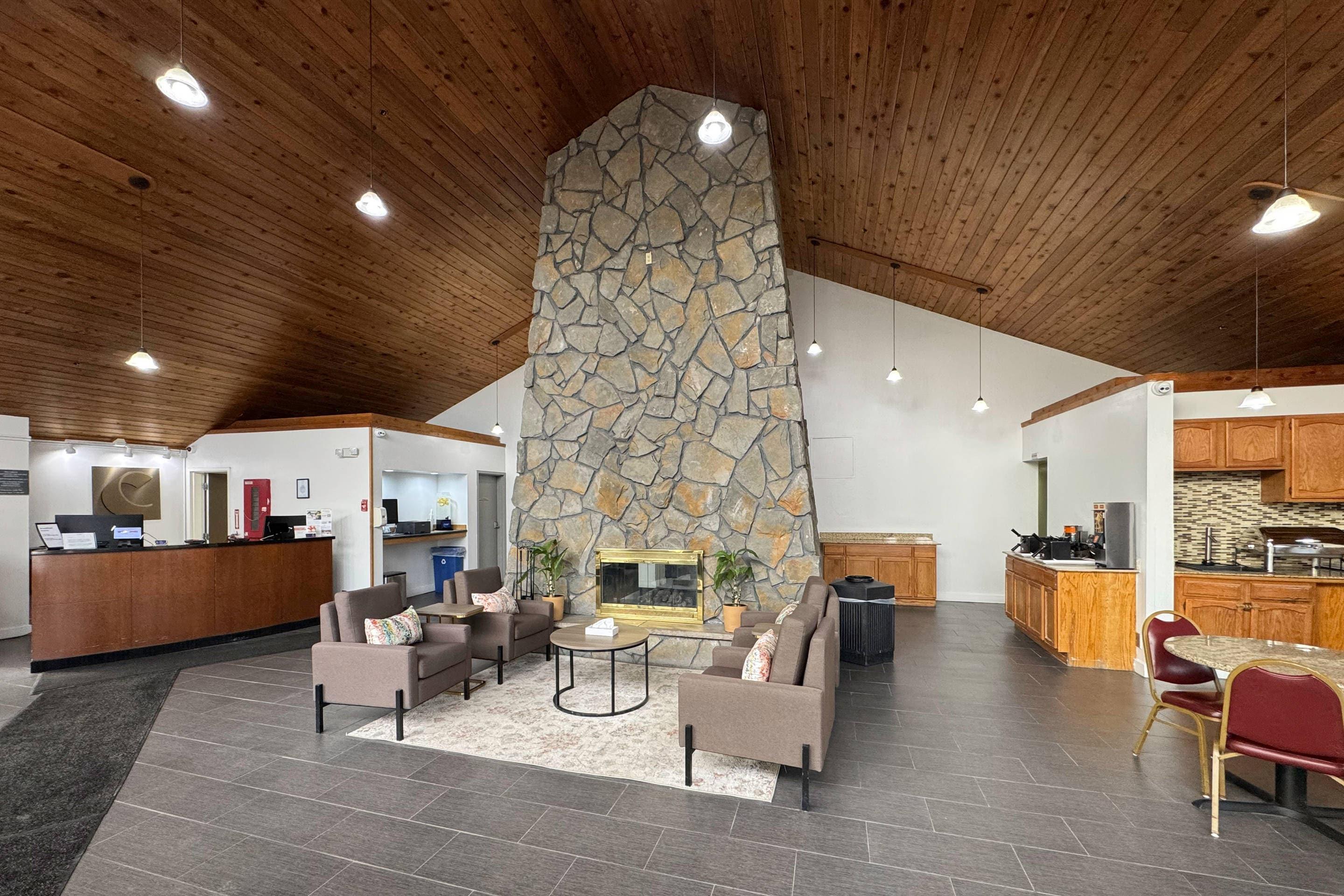 Hotel lobby | Comfort Inn & Suites Syracuse-Carrier Circle