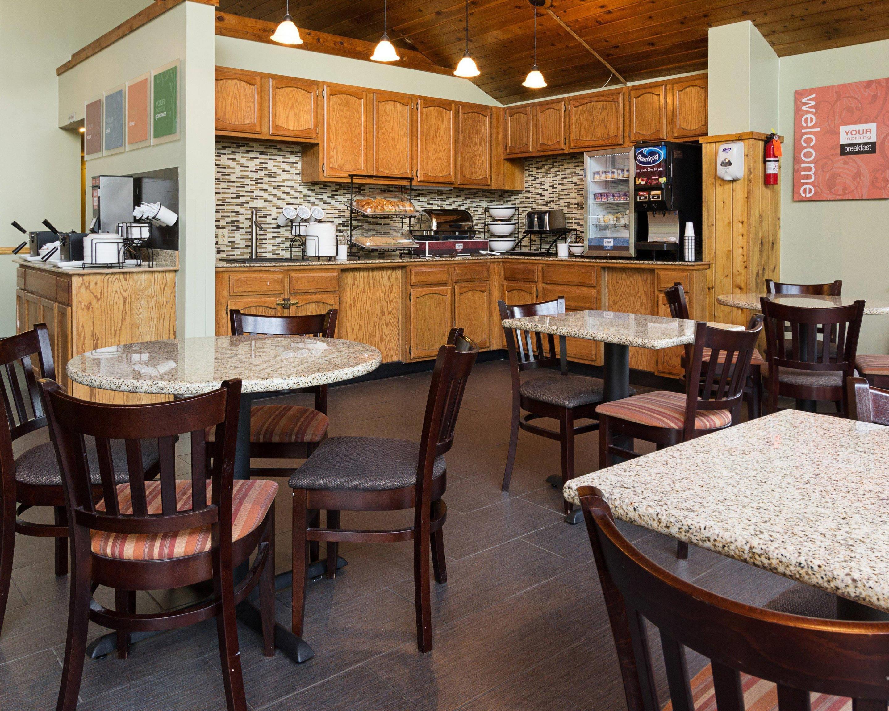 Enjoy breakfast in this seating area | Comfort Inn & Suites Syracuse-Carrier Circle