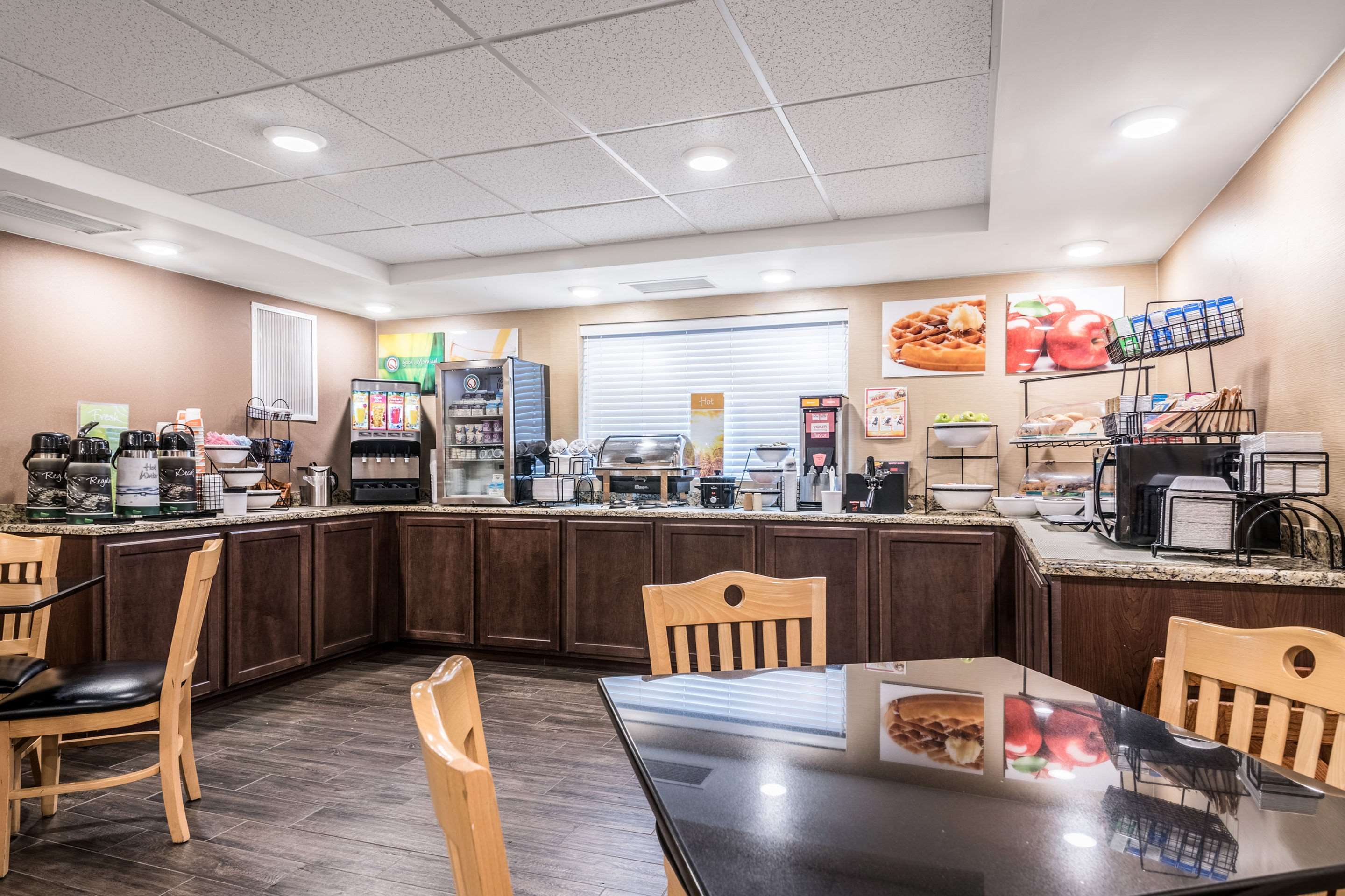 Breakfast area